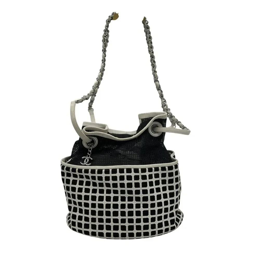 KB065 CHANEL 2014-2015 CC Mesh and Calfskin bucket bag*Black & White
